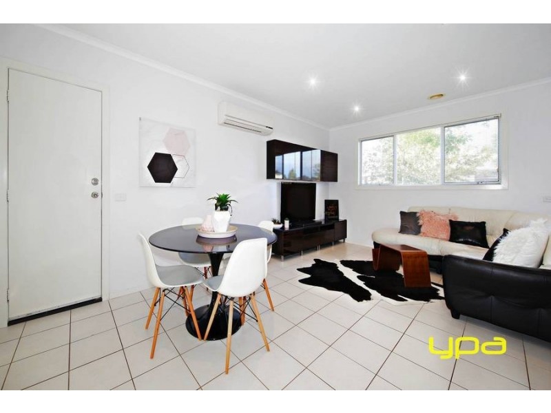 6 Strathvea Lane, Caroline Springs VIC 3023