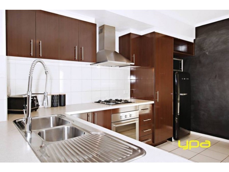 6 Strathvea Lane, Caroline Springs VIC 3023