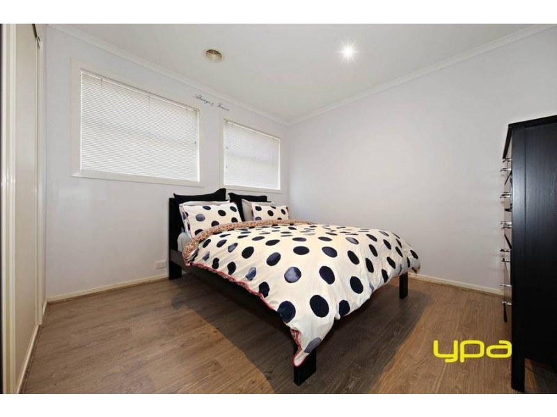 6 Strathvea Lane, Caroline Springs VIC 3023