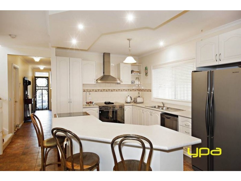 3 Chorlton Place, Caroline Springs VIC 3023