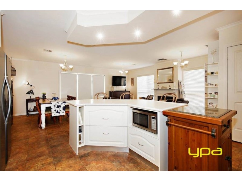 3 Chorlton Place, Caroline Springs VIC 3023