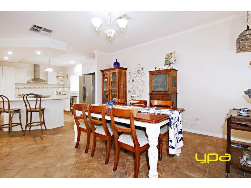 3 Chorlton Place, Caroline Springs VIC 3023