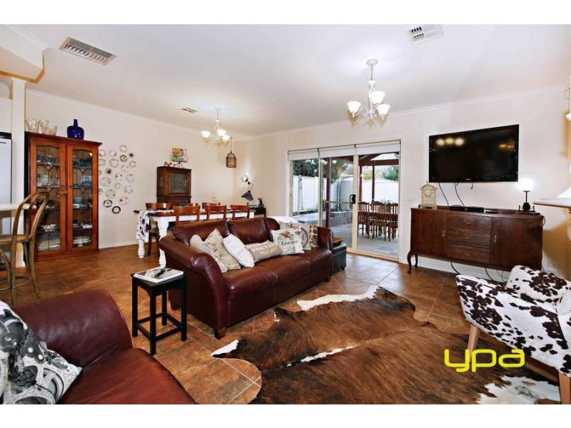 3 Chorlton Place, Caroline Springs VIC 3023