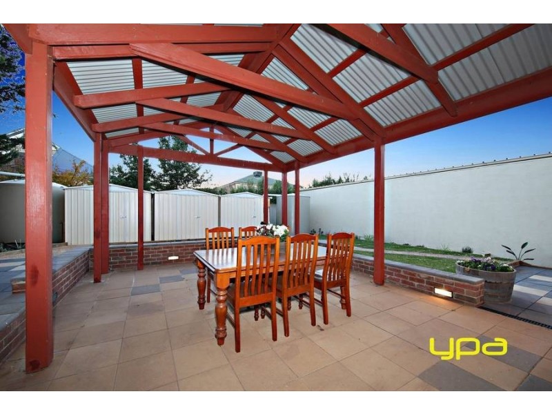 3 Chorlton Place, Caroline Springs VIC 3023