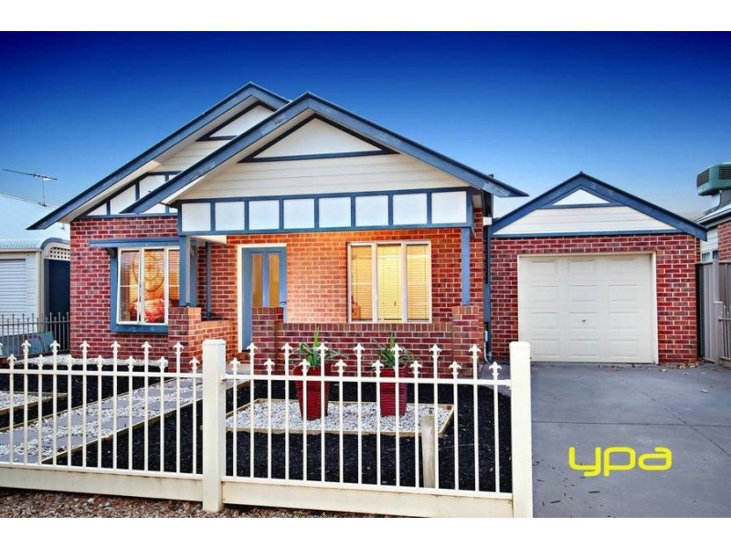 27 Cobaw Circuit, Caroline Springs VIC 3023