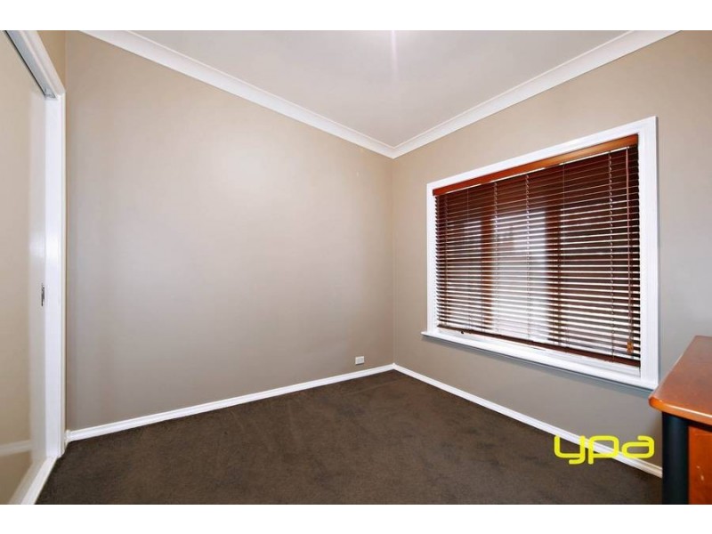 27 Cobaw Circuit, Caroline Springs VIC 3023