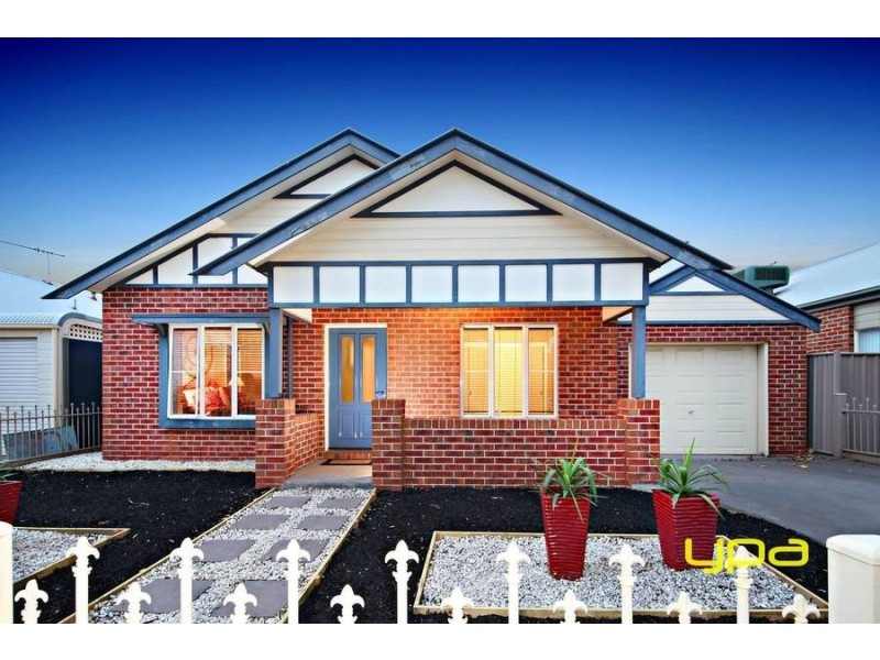 27 Cobaw Circuit, Caroline Springs VIC 3023