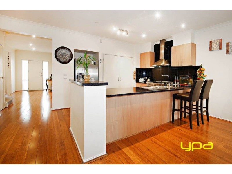 2 Elgar Lane, Caroline Springs VIC 3023