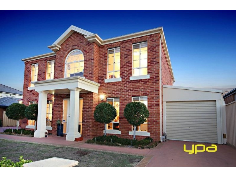 2 Elgar Lane, Caroline Springs VIC 3023