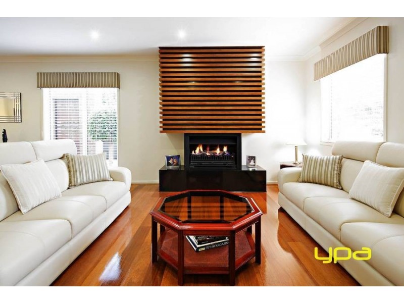 24 Woodward Way, Caroline Springs VIC 3023