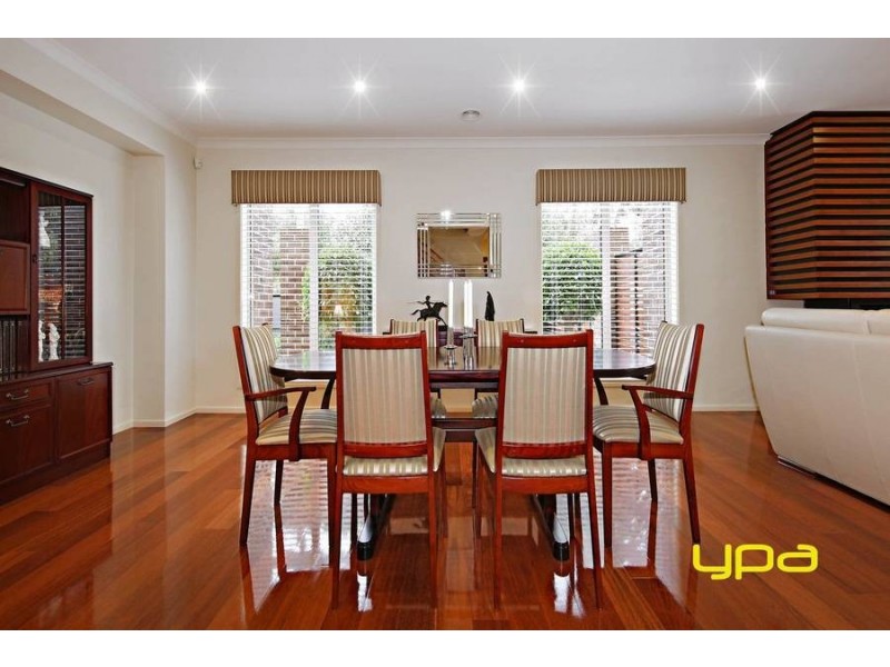 24 Woodward Way, Caroline Springs VIC 3023