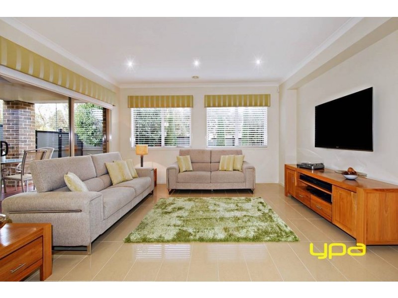 24 Woodward Way, Caroline Springs VIC 3023