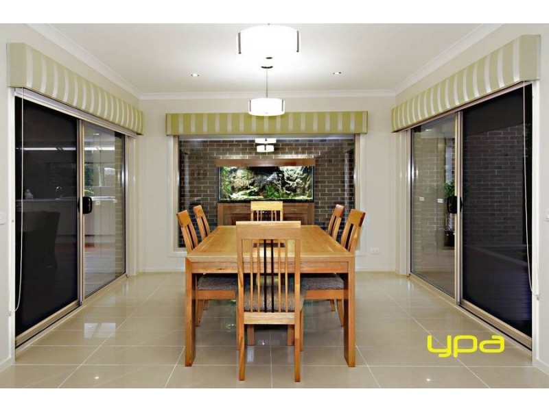 24 Woodward Way, Caroline Springs VIC 3023