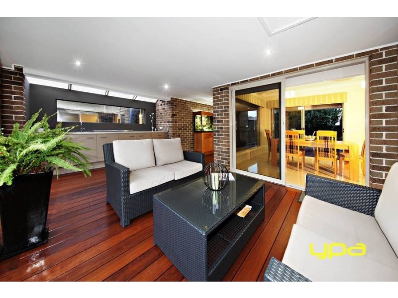 24 Woodward Way, Caroline Springs VIC 3023