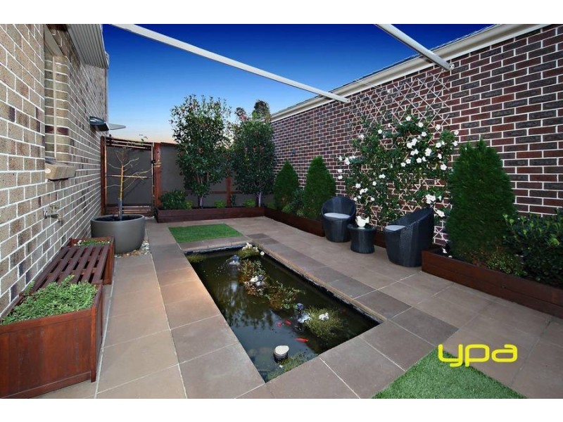 24 Woodward Way, Caroline Springs VIC 3023