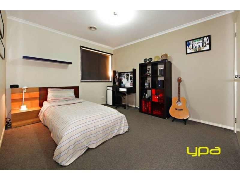 12 Coliban Garden, Caroline Springs VIC 3023