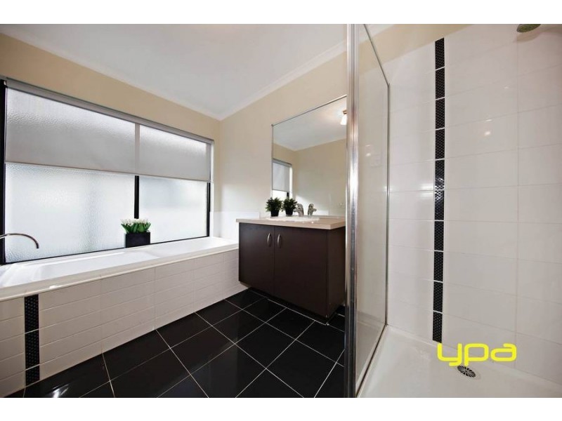 12 Coliban Garden, Caroline Springs VIC 3023