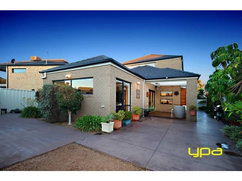 12 Coliban Garden, Caroline Springs VIC 3023