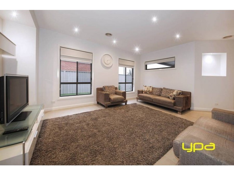 2 Barrwang Street, Cairnlea VIC 3023