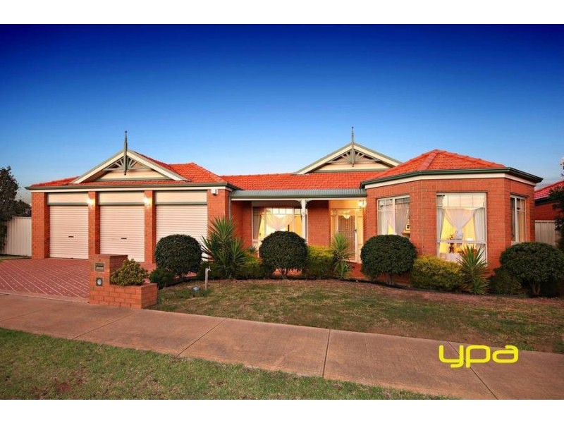 3 Elphinstone Way, Caroline Springs VIC 3023