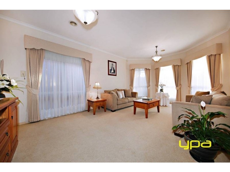 3 Elphinstone Way, Caroline Springs VIC 3023