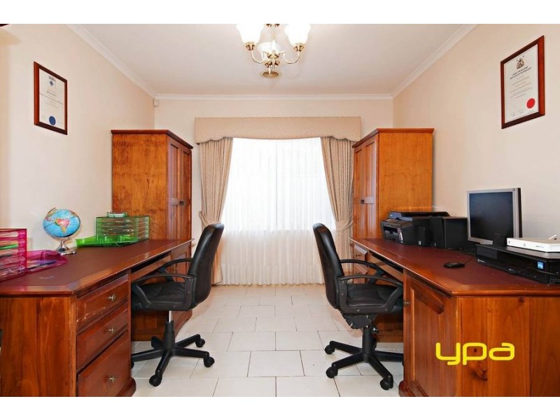 3 Elphinstone Way, Caroline Springs VIC 3023