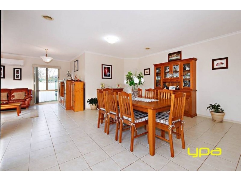 3 Elphinstone Way, Caroline Springs VIC 3023