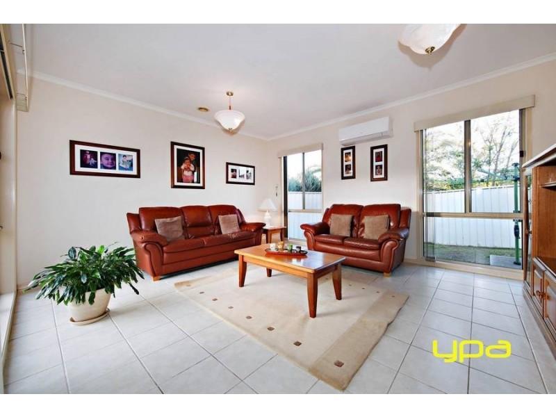 3 Elphinstone Way, Caroline Springs VIC 3023