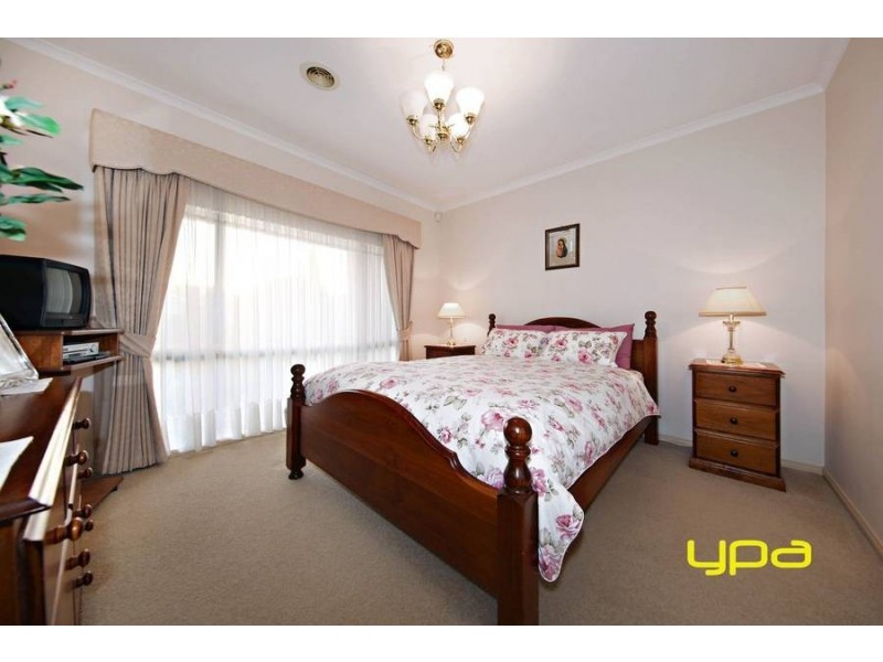 3 Elphinstone Way, Caroline Springs VIC 3023