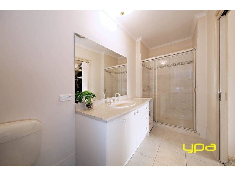 3 Elphinstone Way, Caroline Springs VIC 3023