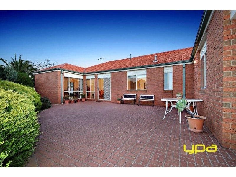 3 Elphinstone Way, Caroline Springs VIC 3023