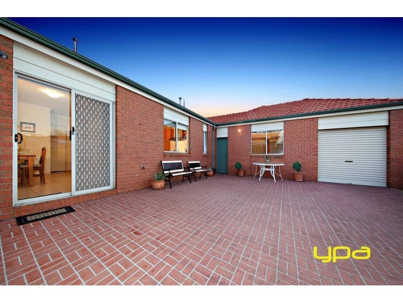 3 Elphinstone Way, Caroline Springs VIC 3023