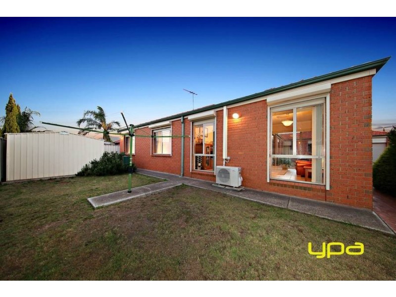 3 Elphinstone Way, Caroline Springs VIC 3023