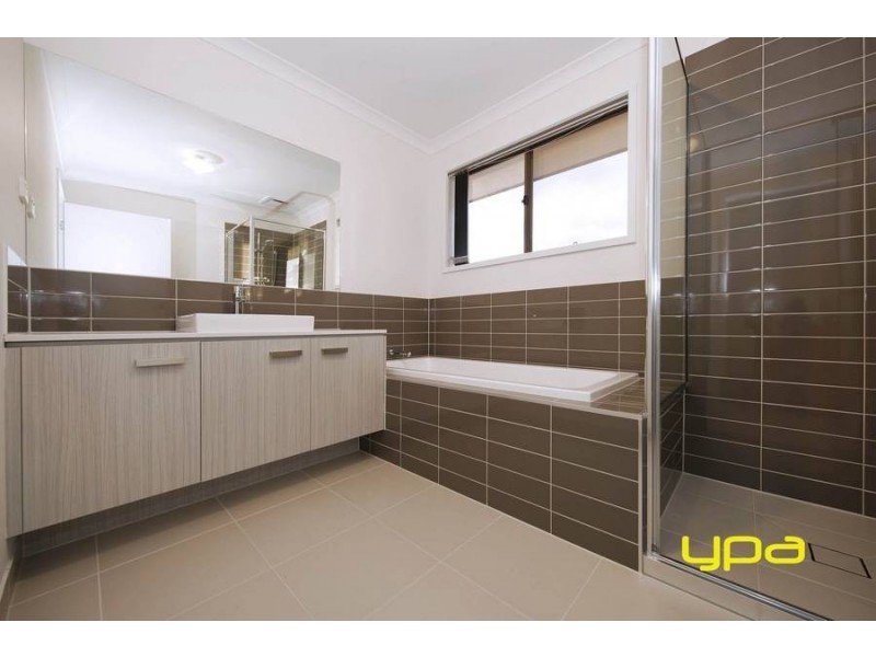 11 Lexington Drive, Burnside VIC 3023