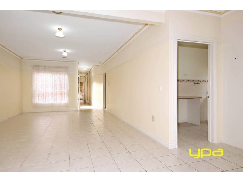 20 Clarendon Wynd, Caroline Springs VIC 3023