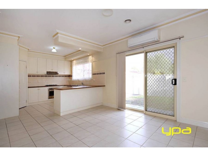 20 Clarendon Wynd, Caroline Springs VIC 3023