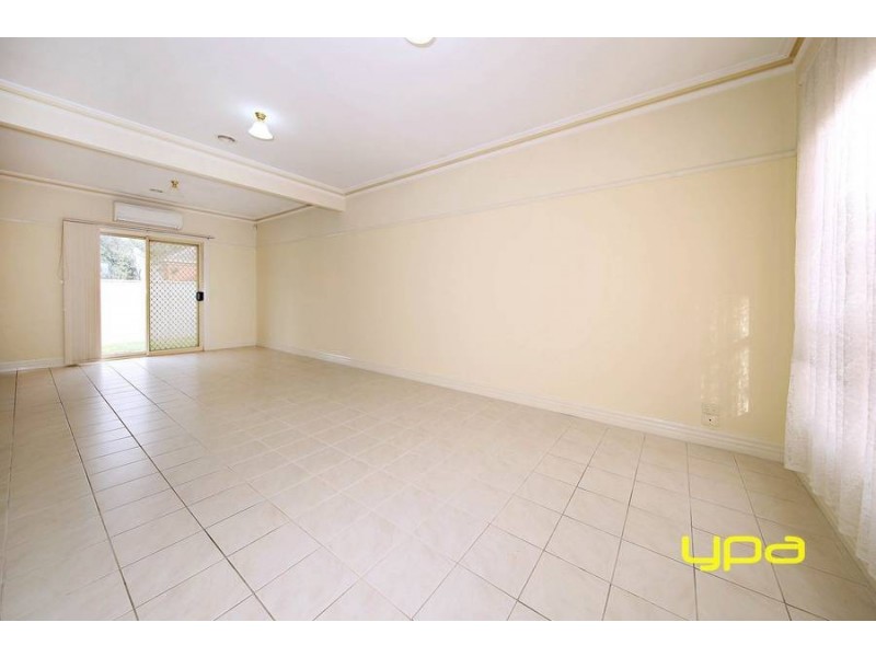 20 Clarendon Wynd, Caroline Springs VIC 3023