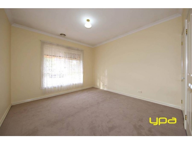 20 Clarendon Wynd, Caroline Springs VIC 3023