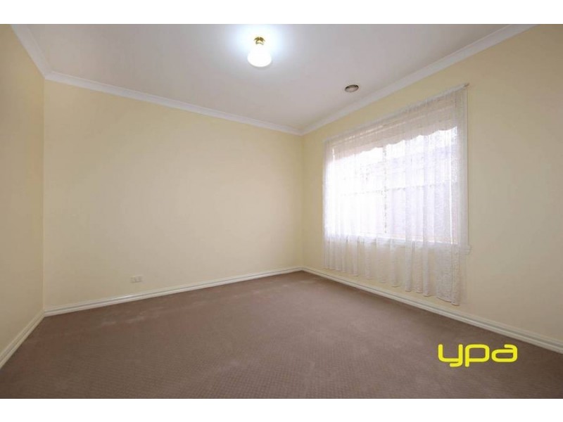 20 Clarendon Wynd, Caroline Springs VIC 3023