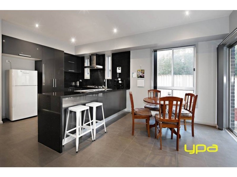 6 Irwin Garden, Caroline Springs VIC 3023