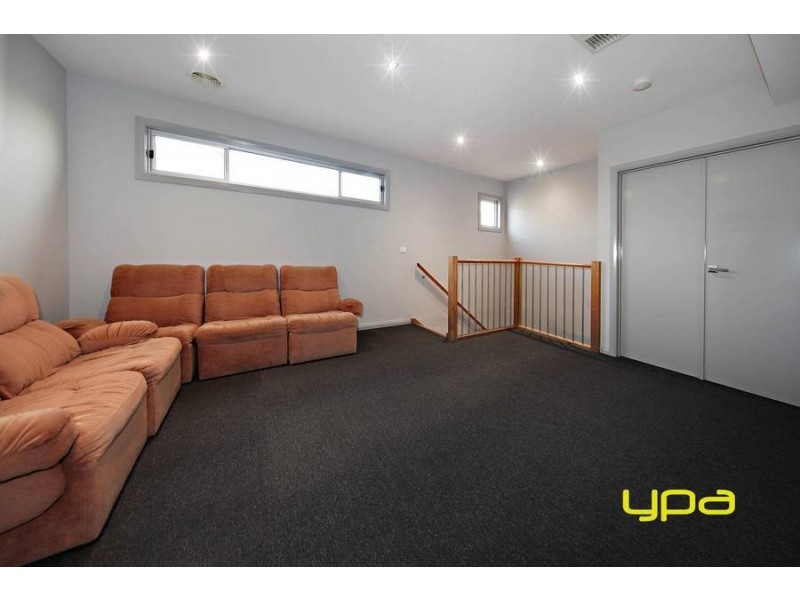 6 Irwin Garden, Caroline Springs VIC 3023