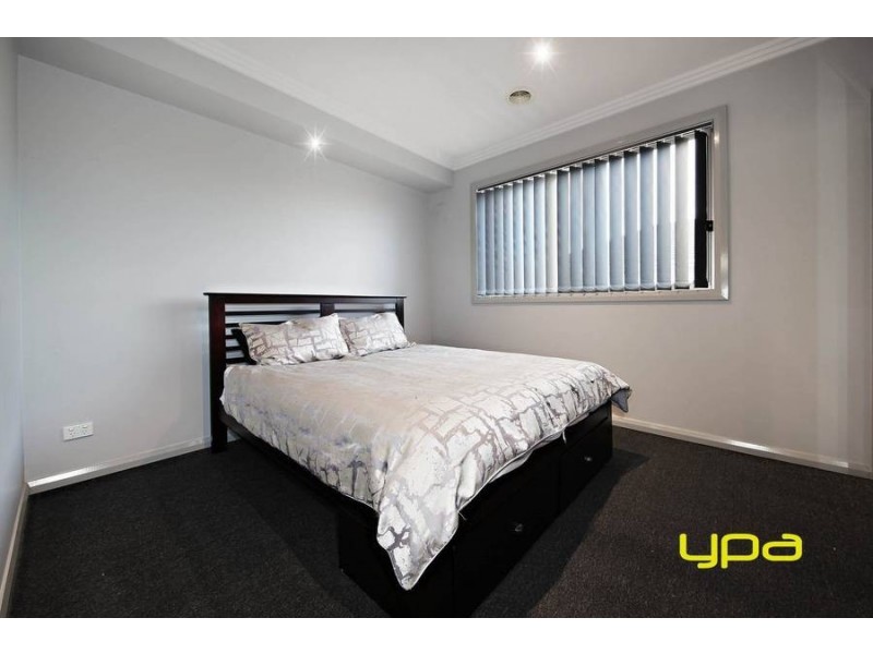 6 Irwin Garden, Caroline Springs VIC 3023