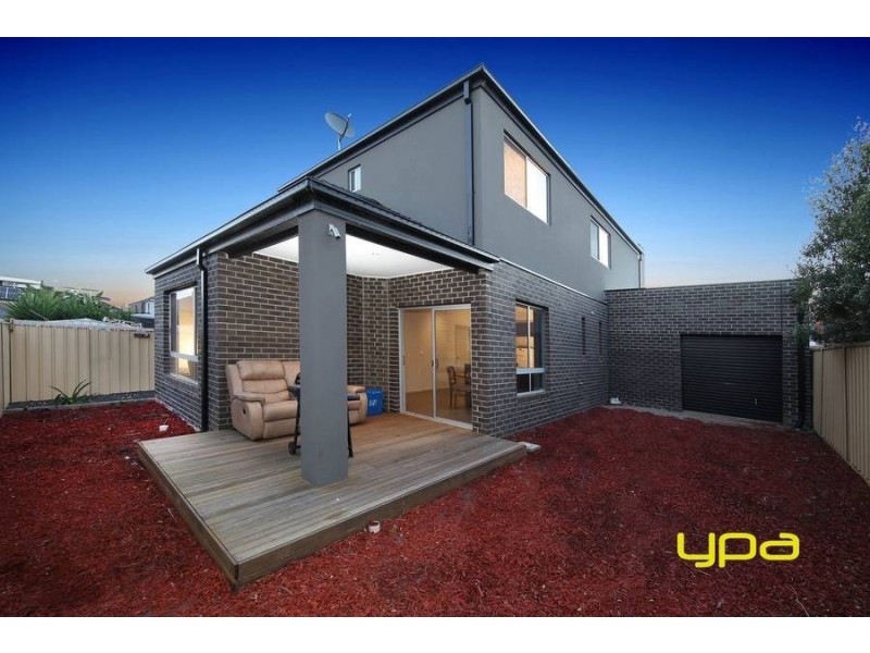 6 Irwin Garden, Caroline Springs VIC 3023