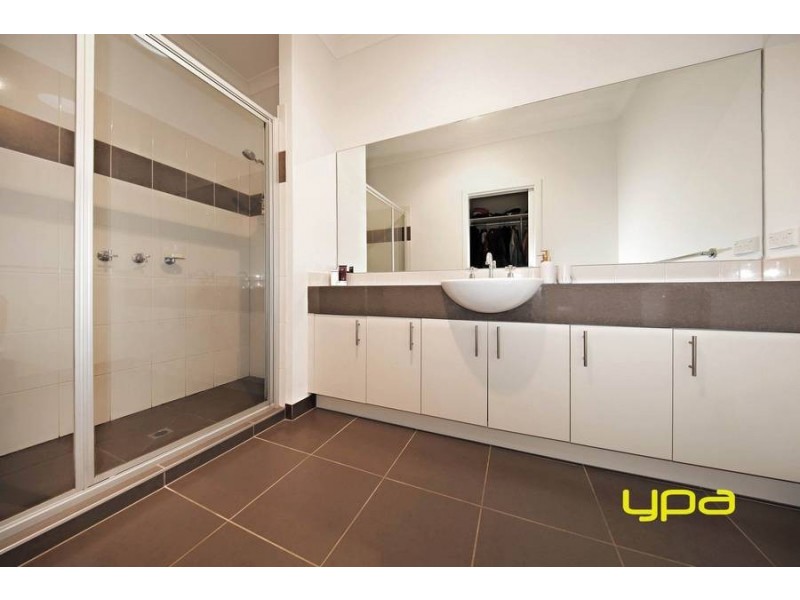 14 Daly Circuit, Caroline Springs VIC 3023