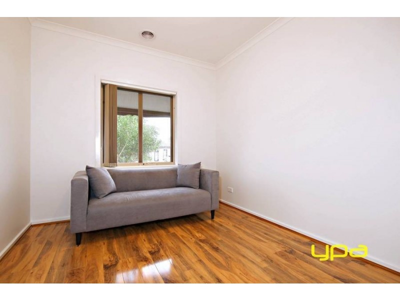 14 Daly Circuit, Caroline Springs VIC 3023