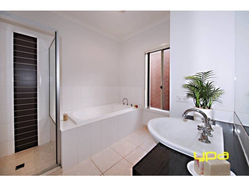 14 Daly Circuit, Caroline Springs VIC 3023