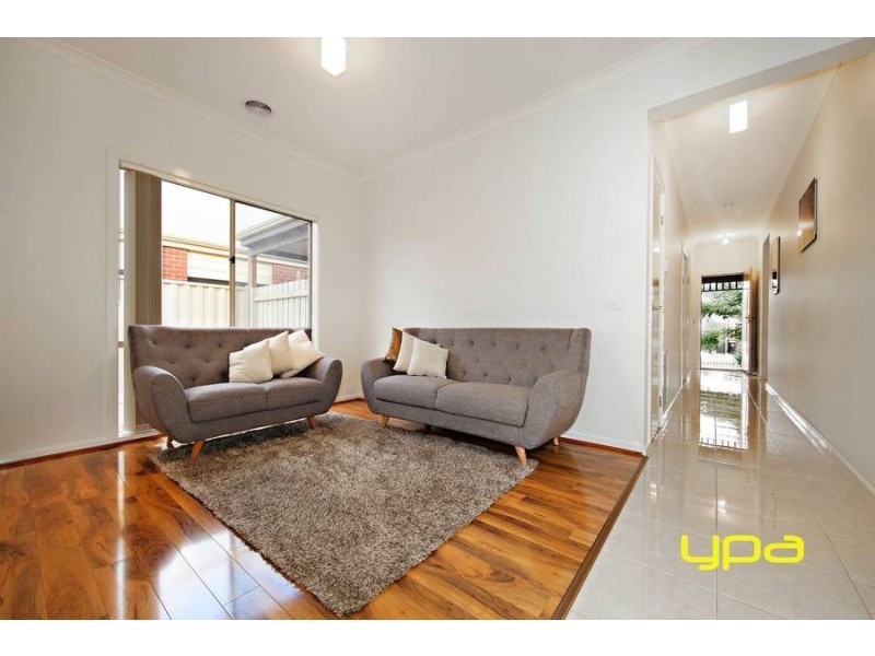 14 Daly Circuit, Caroline Springs VIC 3023