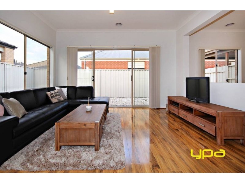 14 Daly Circuit, Caroline Springs VIC 3023