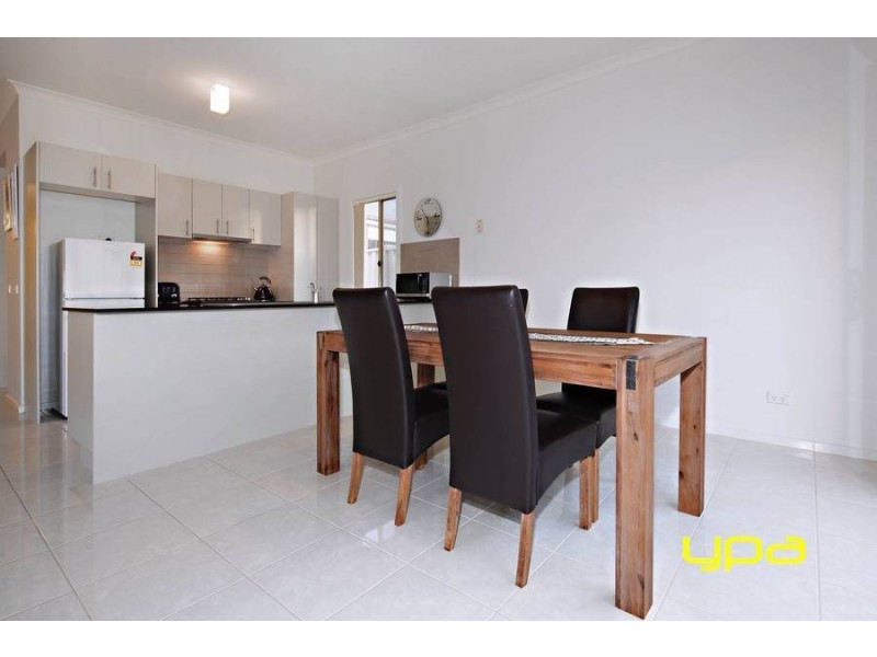 14 Daly Circuit, Caroline Springs VIC 3023