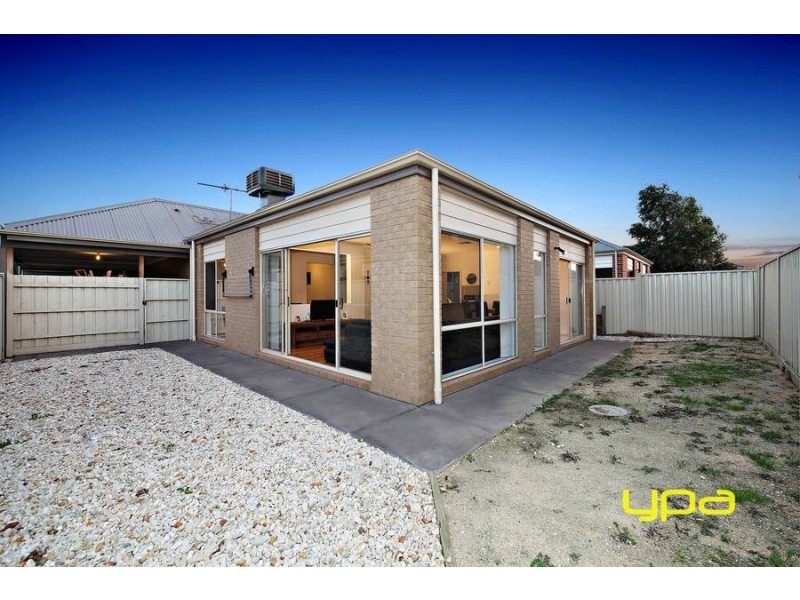 14 Daly Circuit, Caroline Springs VIC 3023